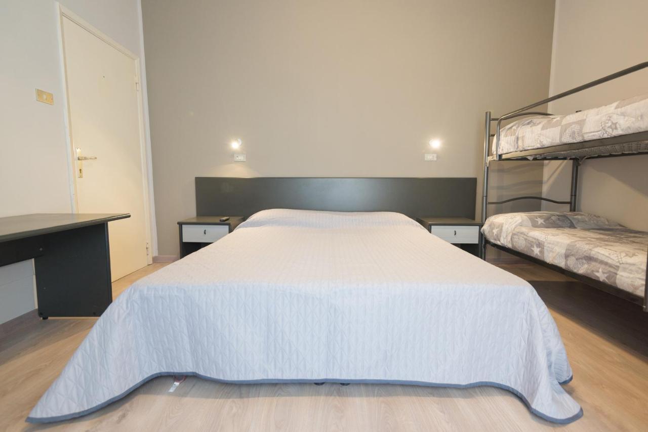 Hotel Avenusta Viserba Di Rimini エクステリア 写真