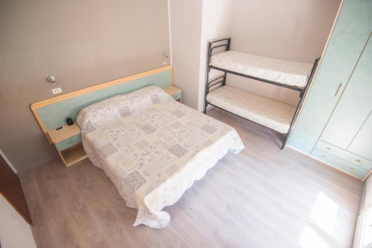 Hotel Avenusta Viserba Di Rimini エクステリア 写真